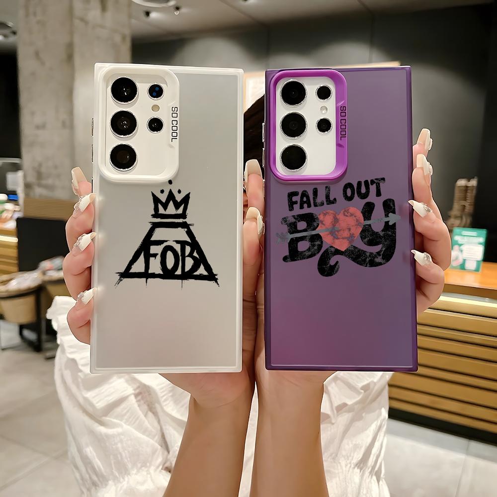 Phone Cases For Boys - جراب هاتف سيليكون فضي بتصميم فرقة