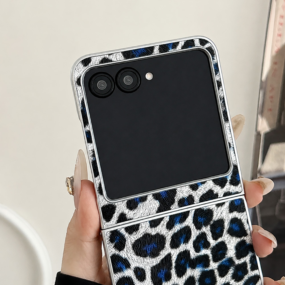 حافظة هاتف قابلة للطي بطبعة جل - مراجعة Phone Cases With Charms وسعره