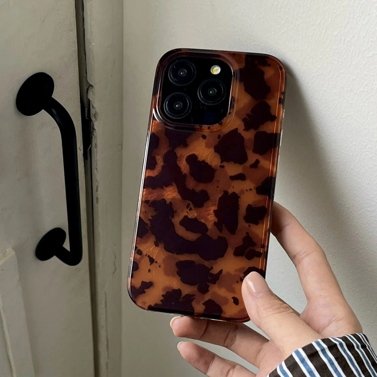 غطاء هاتف بتصميم كهرماني عتيق  - مراجعة Phone Cases Xs وسعره