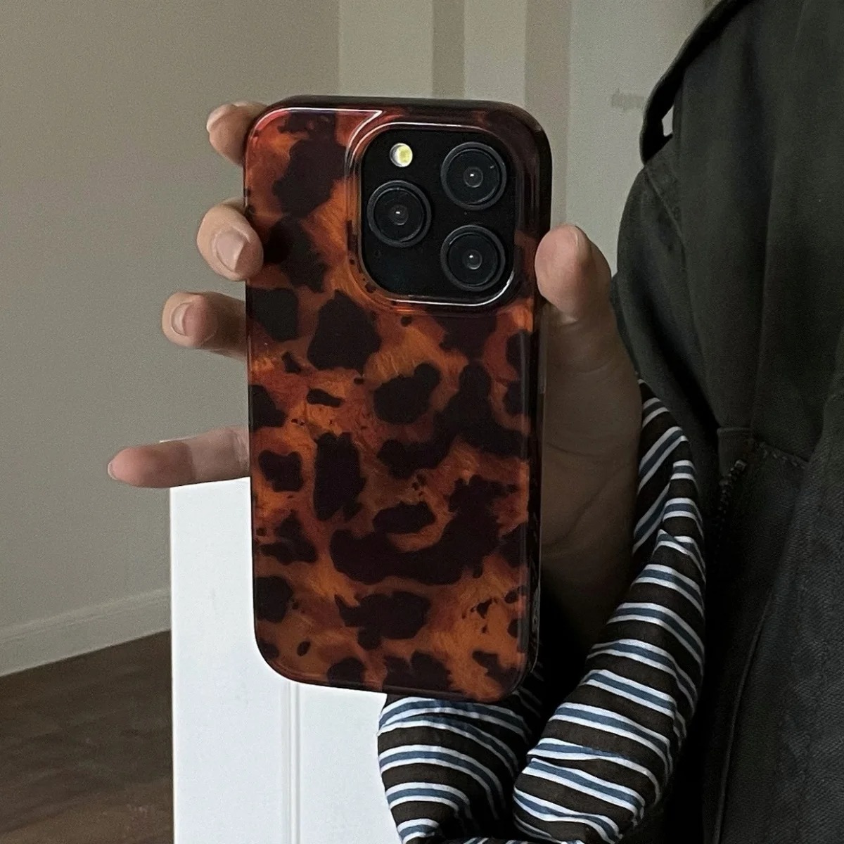 غطاء هاتف بتصميم كهرماني عتيق  - مراجعة Phone Cases Xs وسعره